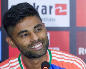 Suryakumar flies to England for sports hernia treatment, may undergo surgery